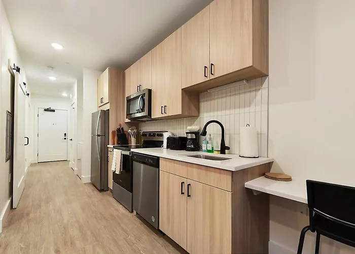 Gym+hulu+parking Near Universities|upmc|shopping