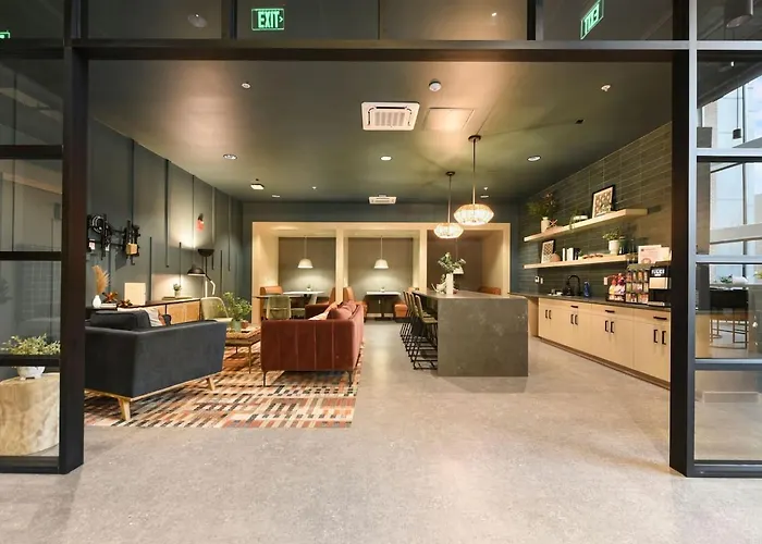 Gym+hulu+parking Near Universities|upmc|shopping