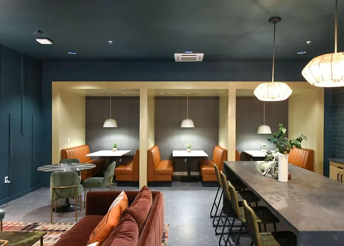 Gym+hulu+parking Near Universities|upmc|shopping Apartment