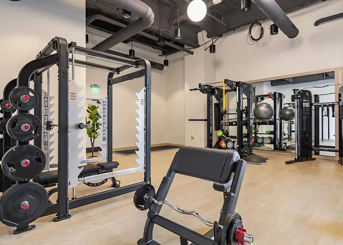 Gym+hulu+parking Near Universities|upmc|shopping *